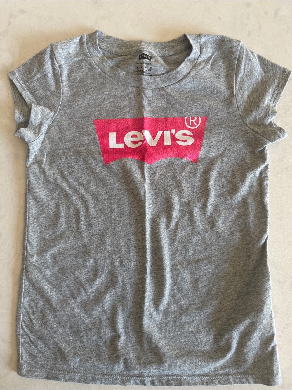 Levi's Grey Tee with Pink Sparkle 💖 Logo - Kids Short Sleeve